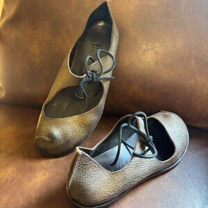 cydwok Dust bronze leather flats size 8.5